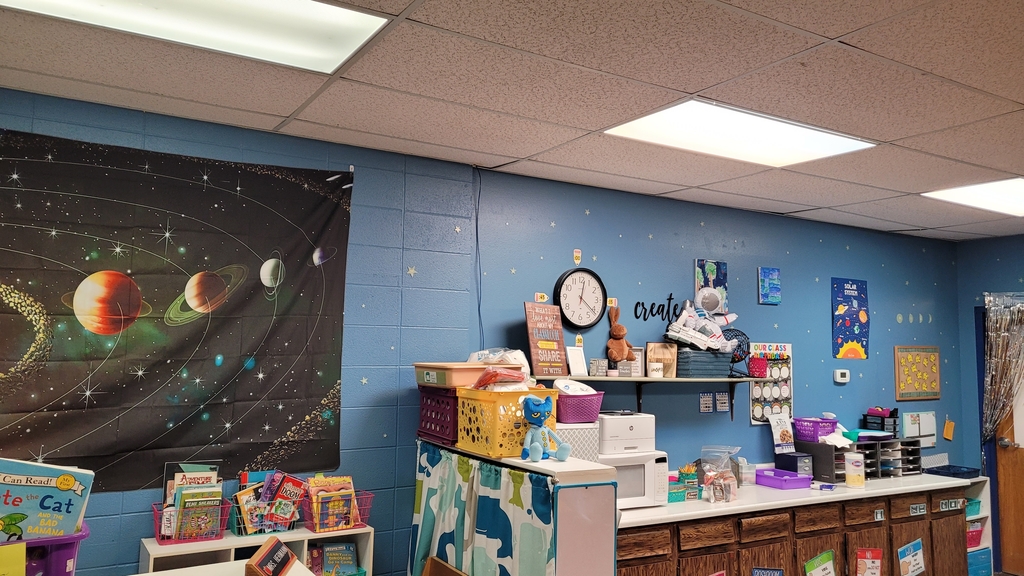 tapestry of solar system in classrom
